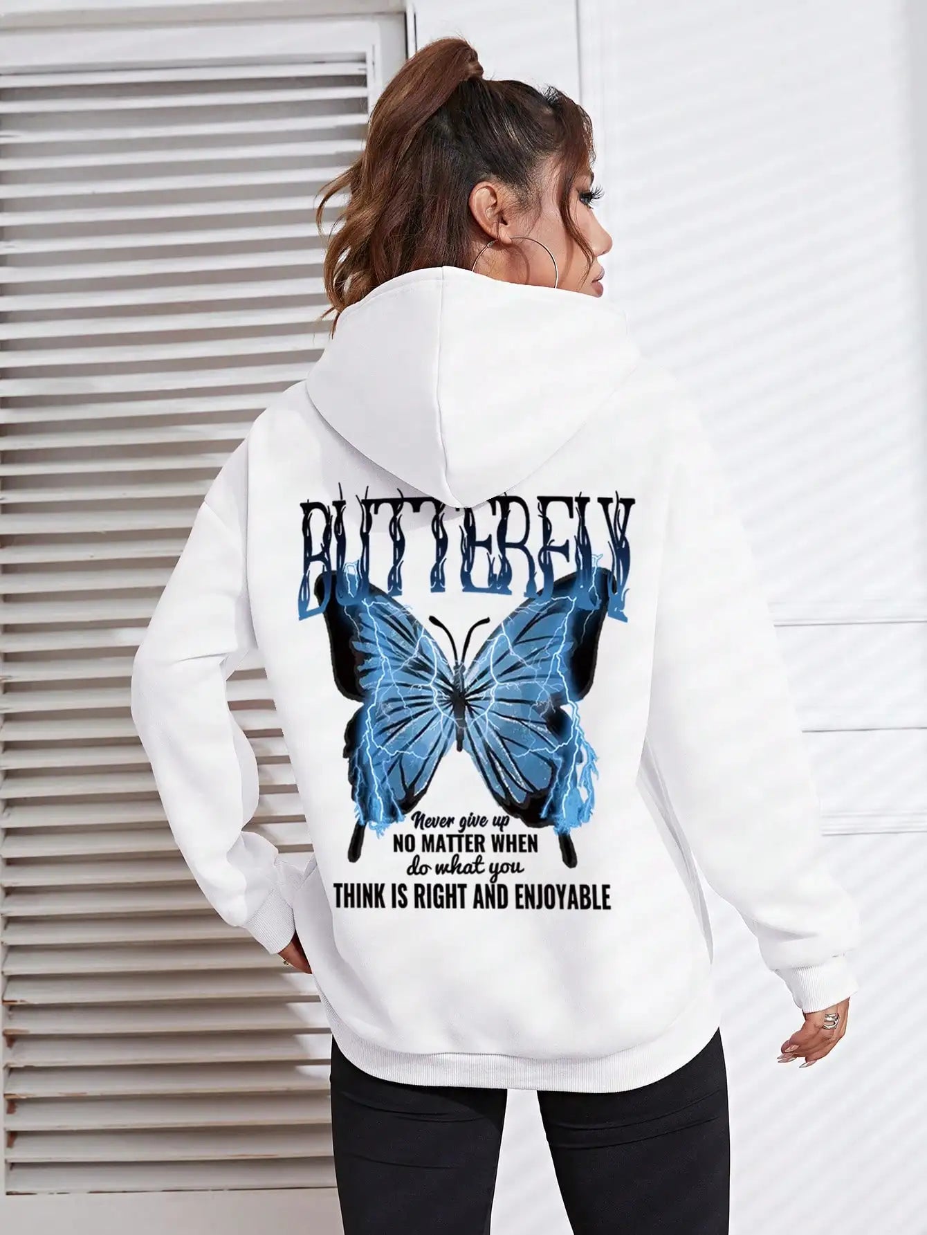 Butterfly Print Sweater – Oversized Unisex Trui met Tekst en Vlinderprint