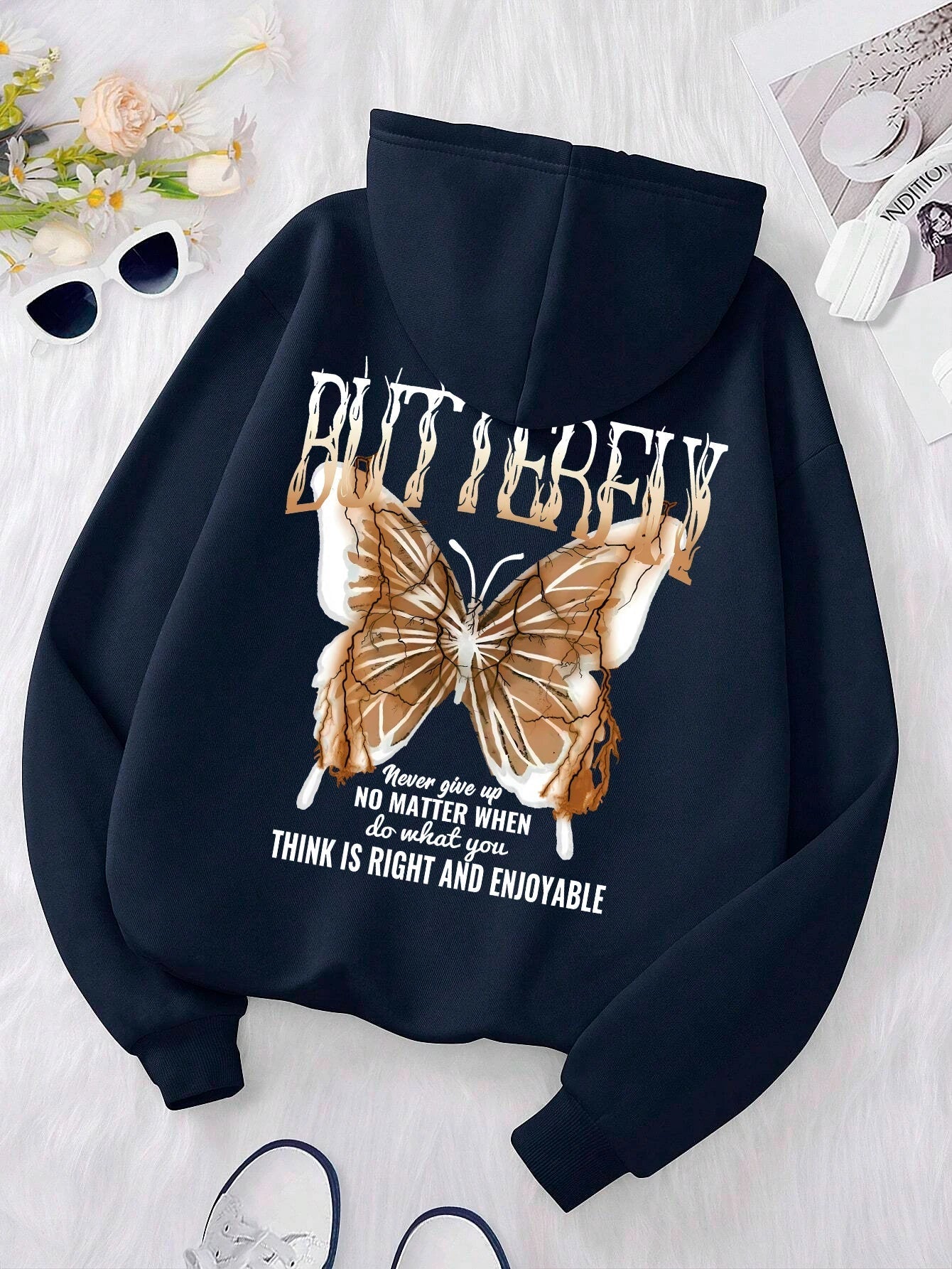 Butterfly Print Sweater – Oversized Unisex Trui met Tekst en Vlinderprint