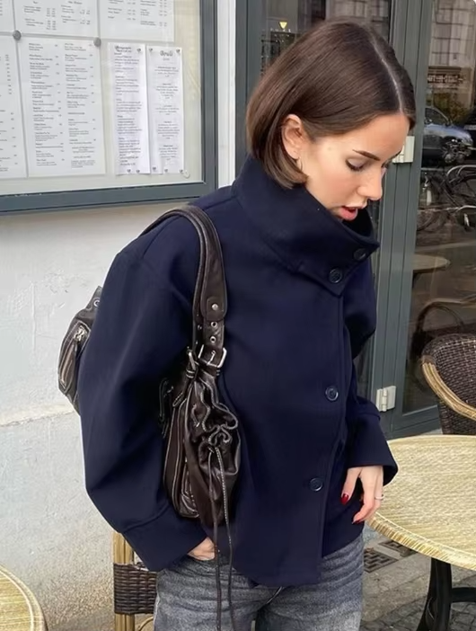 Greetje | Stijlvolle Luxe Korte Jas met Dubbele Knopen