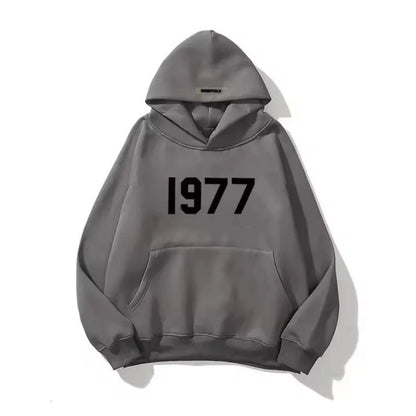 1977 Hoodie – Unisex Basic Hoodie met Retro Jaarprint