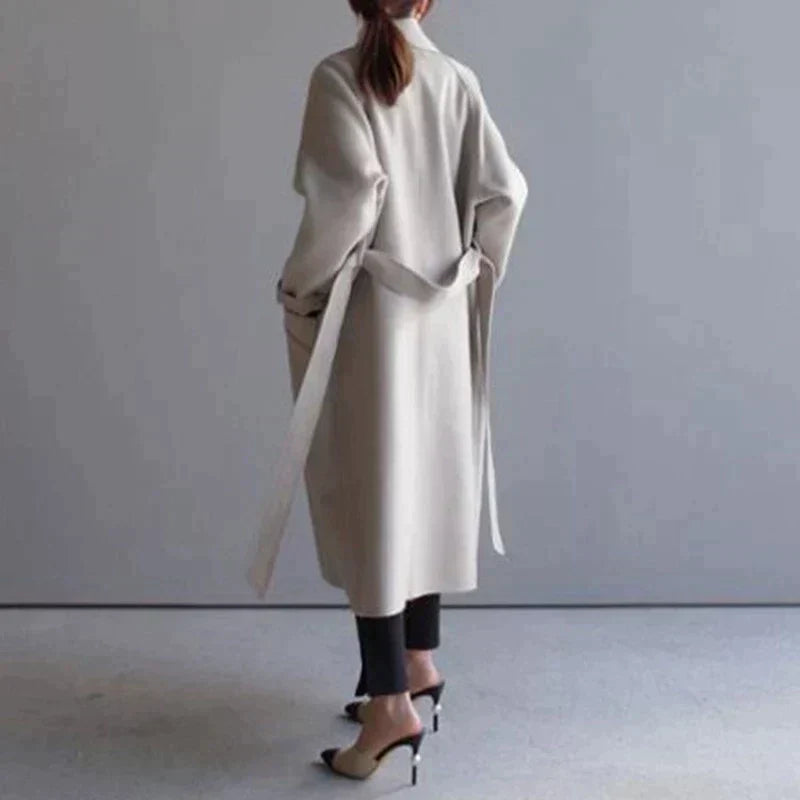 Alida | Stijlvolle Lange Trenchcoat met Luxe Afwerking
